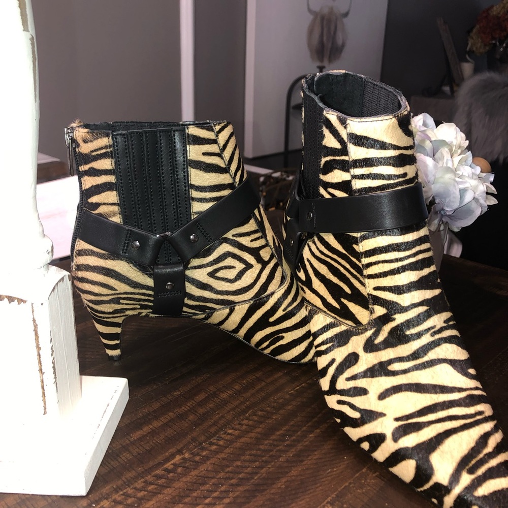 NWT Vince Camuto hair calf booties in animal print.